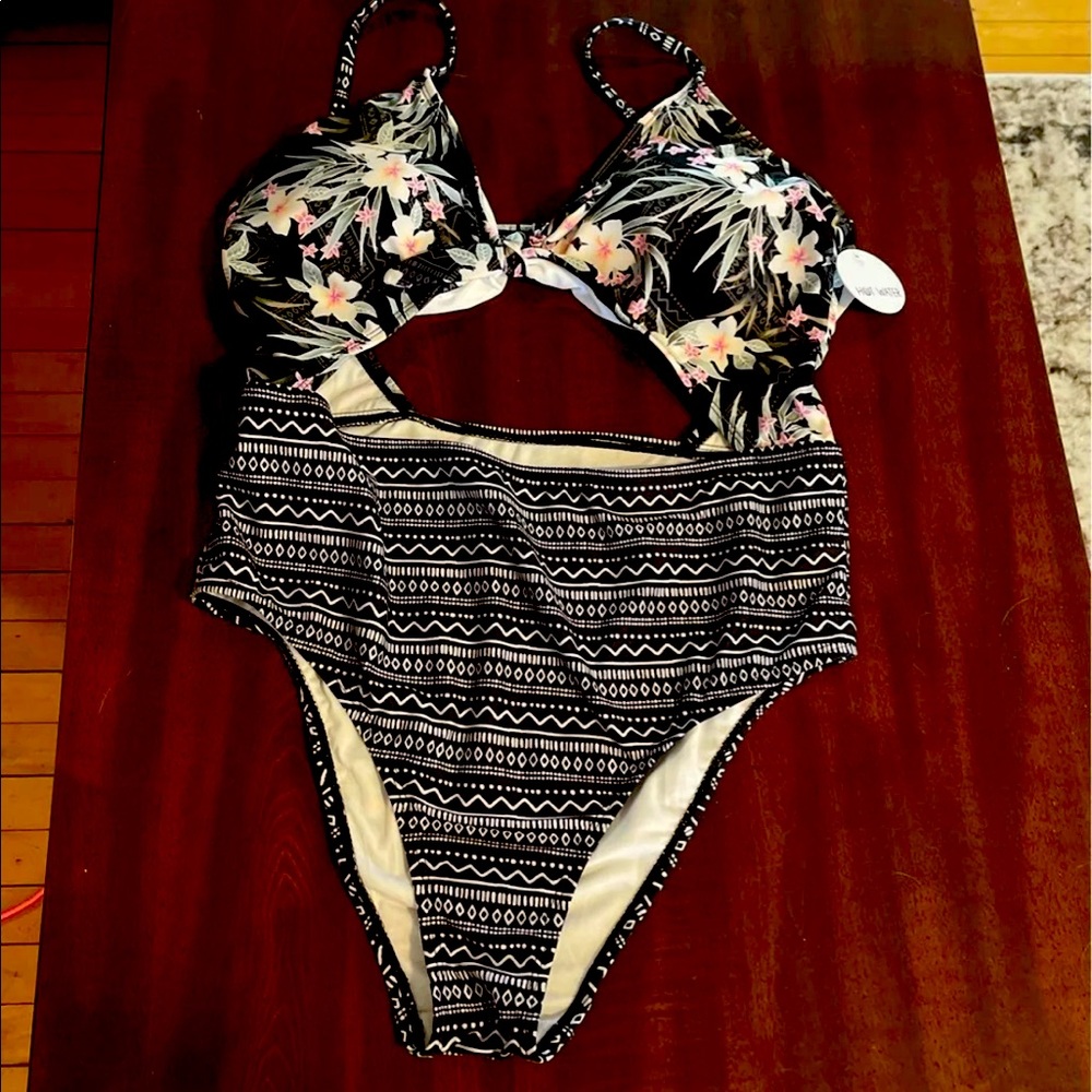 XL swimsuit NWT